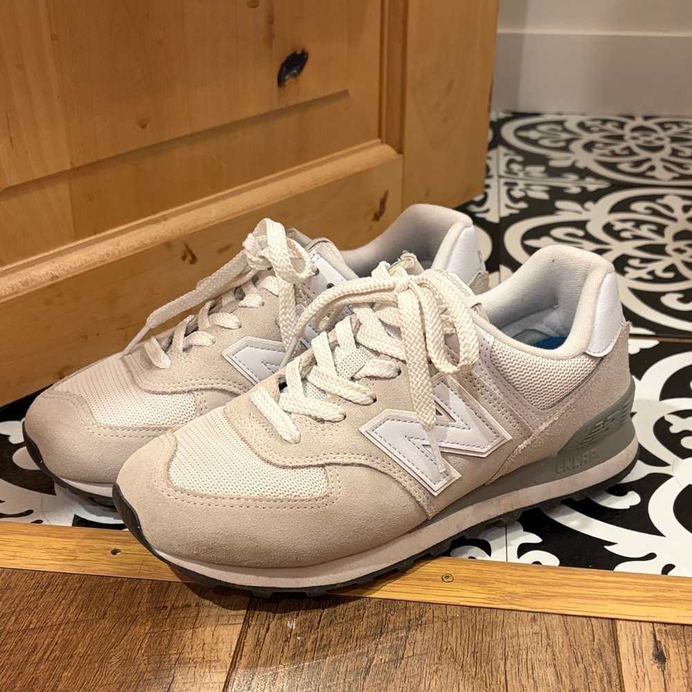 New Balance 574 Women’s 8.5 D (extra wide)